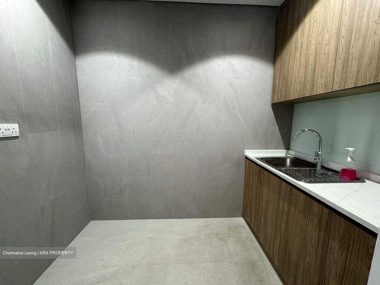 Jurong East MRT (D22), Warehouse #496581331